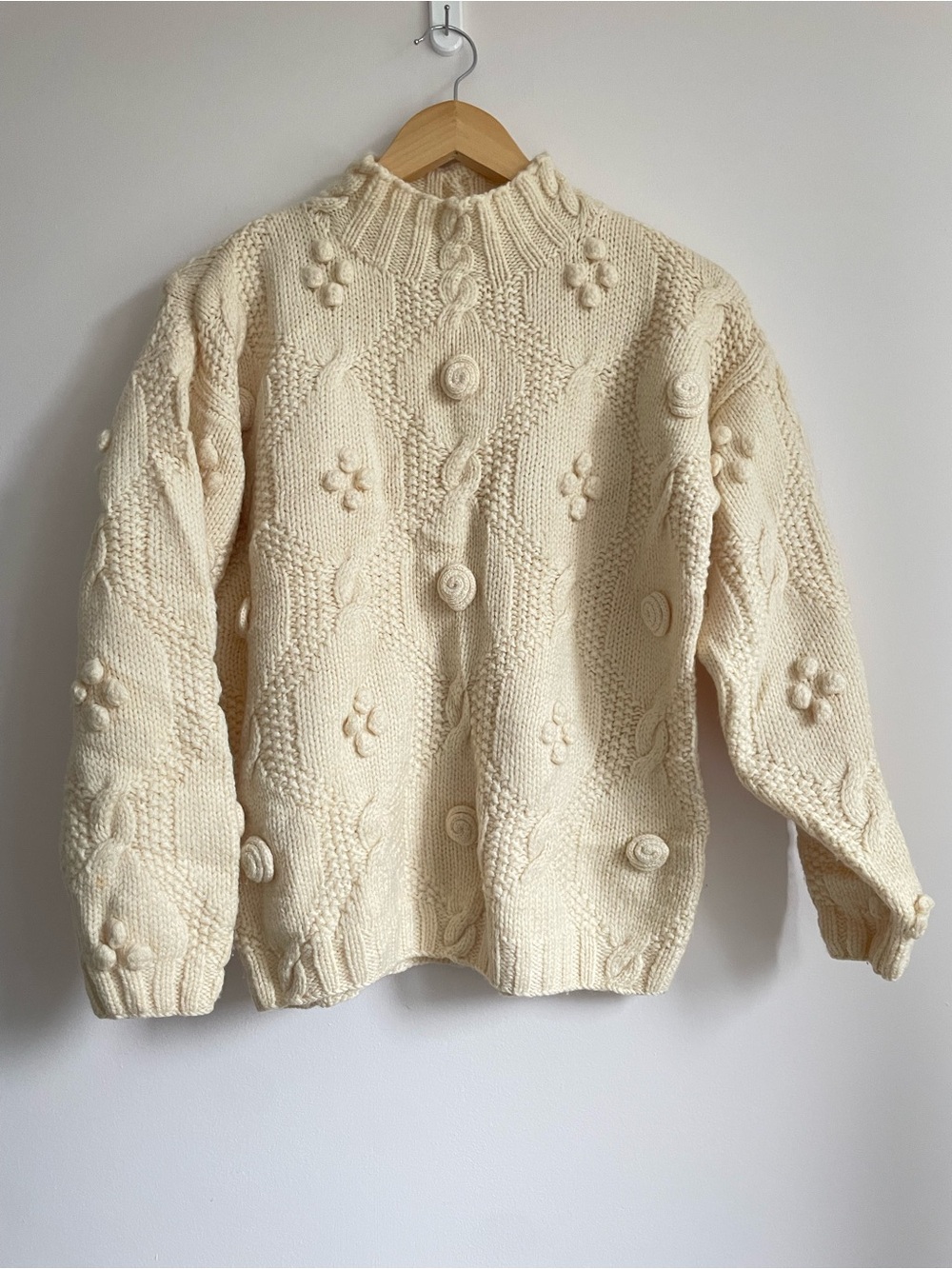 All Week Long 100% WOOL Textured Floral Knit Sweater in Cream Size Small